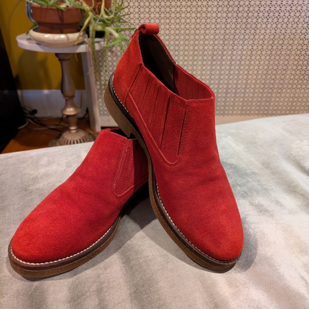 Italeau Waterproof Favola Booties Red Size 37 1/2 (US7) Excellent Condition !